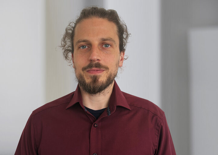 Dr. Hans Schwarz